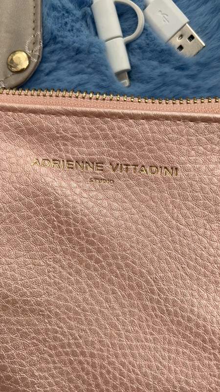 Adrienne vittadini charging on sale clutch