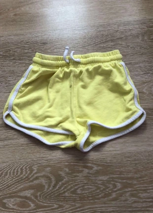 Short Kiabi jaune XXS – Confortable, marque: Kiabi, état: Très bon état, taille: 10 ans / 140 cm, 1,00 €, 1,75 € Protection acheteurs incluse