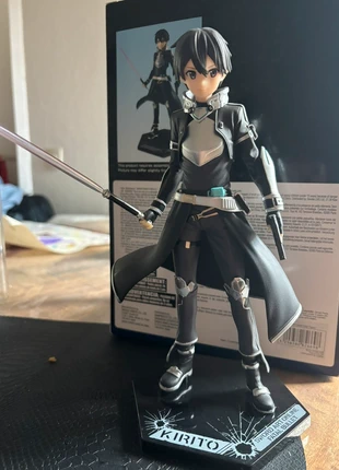 Kirito sword art online, merk: sword art online, staat: Heel goed, maat: Prematuur, tot 44 cm, € 45,00, € 47,95 inclusief Kopersbescherming