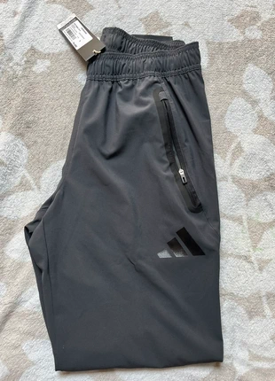 Jogging Adidas Gris Foncés Bayern, marke: adidas, zustand: Neu, mit Etikett, größe: S, 40,00 €, 42,70 € inklusive Vinted-Käuferschutz