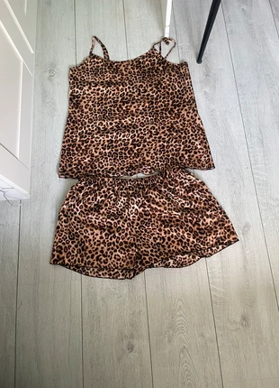 Maat M silky pyjama, merk: Kruidvat, staat: Nieuw zonder prijskaartje, maat: M / 38 / 10, € 2,00, € 2,80 inclusief Kopersbescherming