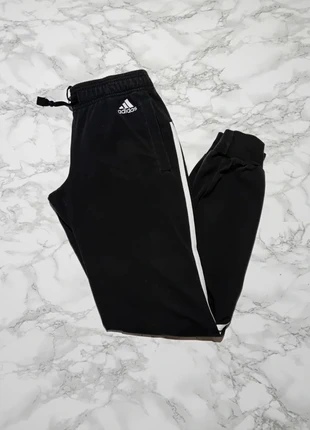 Jogging Adidas Noir – Taille S Femme – Très bon état, brand: adidas, condizioni: Ottime, taglia: S / IT 40 / EU 36, €11.00, €12.25 include la Protezione acquisti