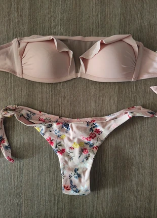 Costume Da Bagno con Brasiliana e Coppette all'interno veste S/M, condizioni: Ottime, taglia: M / IT 42 / EU 38, €5.00, €5.95 include la Protezione acquisti