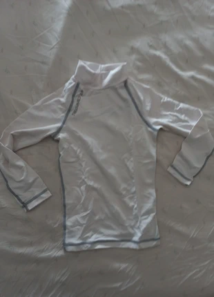 Maglietta surf manica lunga Tribord 4 anni come nuova unisex, marca: Tribord, estado: Muito bom, tamanho: 4 anos / 104 cm, €4.00, €4.90 inclui Proteção do Comprador