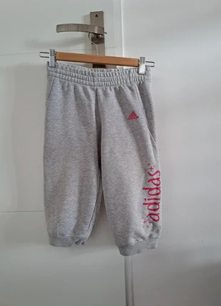 Short bermuda Adidas gris et rose fille 10 ans, marque: adidas, état: Bon état, taille: 10 ans / 140 cm, 10,00 €, 11,20 € Protection acheteurs incluse