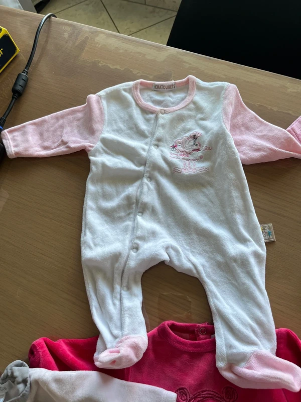 Lot pyjama velours fille 1 mois 54 cm - photo numéro 4