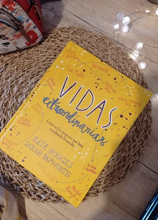 Precioso libro Vidas Extraordinarias de mujeres, estado: Nuevo con etiquetas, 9,00 €, 10,15 € Protección al comprador incluida