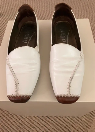 Prachtige wit met bruin leren instapschoen merk Aero maat 38, merk: Aero, staat: Heel goed, maat: 38, € 7,75, € 8,84 inclusief Kopersbescherming