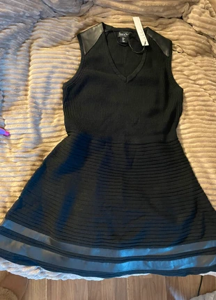 Schönes Strickkleid mit Lederdetails von Nicole Miller, merk: Nicole Miller, staat: Nieuw met prijskaartje, maat: L / 40 / 12, € 25,00, € 26,95 inclusief Kopersbescherming