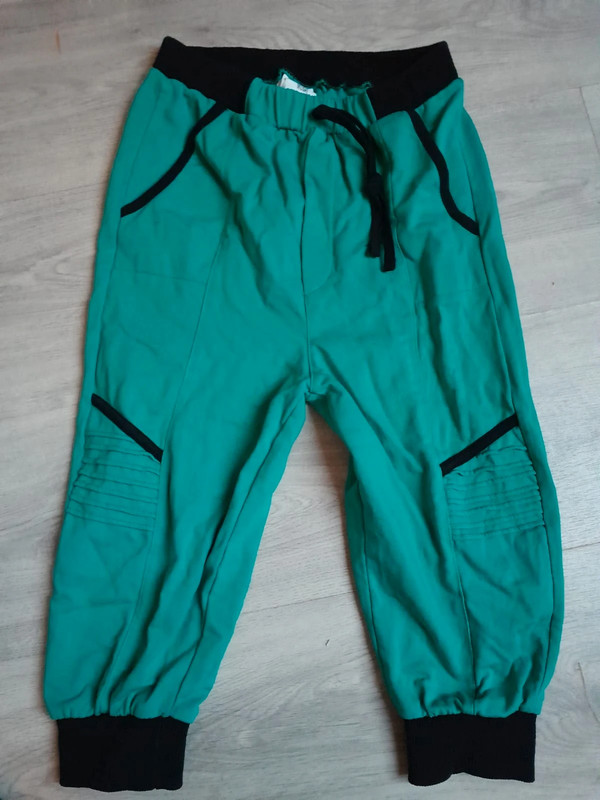 Trainingsbroek maat 140cm. 1