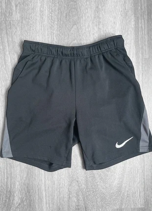 Short de sport Nike noir avec inserts gris sur les côtés. Taille L homme., marca: Nike, estado: Muito bom, tamanho: S, €7.00, €8.05 inclui Proteção do Comprador