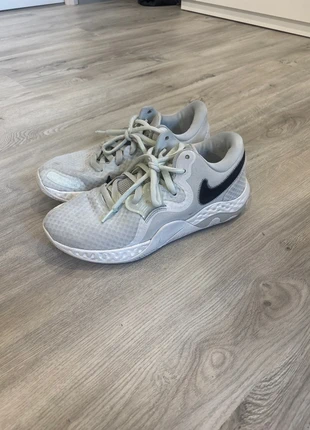 Nike baskets fitness, marque: Nike, état: Bon état, taille: 42,5, 20,00 €, 21,70 € Protection acheteurs incluse