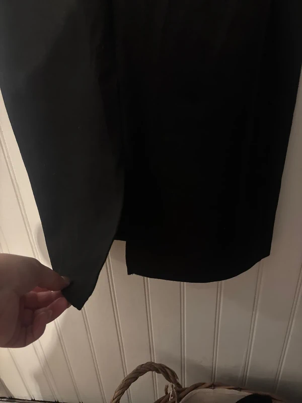 Robe noire fine et moulante - photo numéro 4