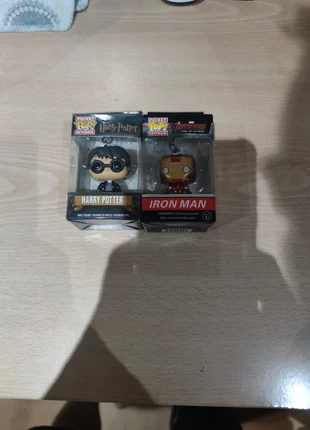 Llaveros funko Harry y IronMan, merk: Funko Pop, staat: Heel goed, maat: Prematuur, tot 44 cm, € 10,00, € 11,20 inclusief Kopersbescherming