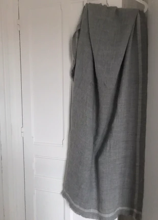Grande écharpe zara laine gris , marque: Zara, état: Très bon état, 9,00 €, 10,15 € Protection acheteurs incluse