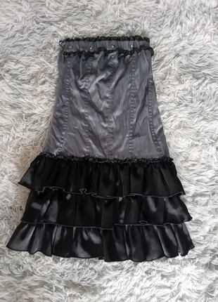 Mini robe bustier noire volants satinés sans bretelles taille XS, état: Très bon état, taille: XS / 34 / 6, 4,00 €, 4,90 € Protection acheteurs incluse