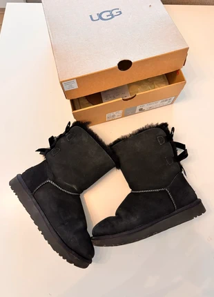 Bottines Ugg noires à flots, marque: UGG, état: Bon état, taille: 38, 55,00 €, 58,45 € Protection acheteurs incluse