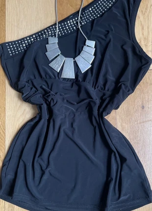 top débardeur noir asymétrique épaule strass, staat: Heel goed, maat: M / 38 / 10, € 6,00, € 7,00 inclusief Kopersbescherming