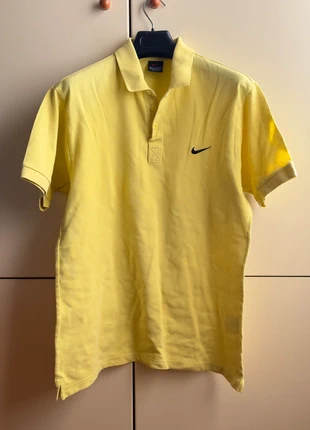 Beautiful polo Nike yellow, merk: Nike, staat: Heel goed, maat: S, € 5,00, € 5,95 inclusief Kopersbescherming