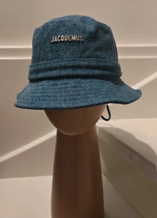 Jacquemus bucket hoed, merk: Jacquemus, staat: Heel goed, maat: 56, € 55,00, € 58,45 inclusief Kopersbescherming