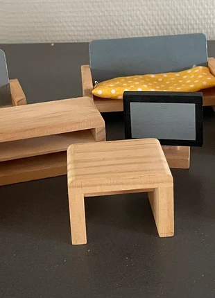 Très joli lot de 11 accessoires en bois et tissus salon beige, gris et jaune marque playtive, marque: Playtive, état: Très bon état, taille: Taille unique, 12,00 €, 13,30 € Protection acheteurs incluse