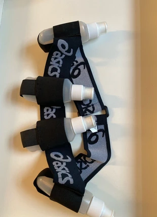 Hardloop waterflesjes band Aasics, merk: Asics, staat: Heel goed, € 8,00, € 9,10 inclusief Kopersbescherming