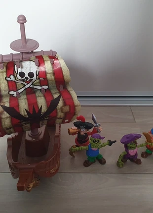 Jouet bateau pirates. Occasion, estado: Bom, tamanho: Tamanho único, €6.00, €7.00 inclui Proteção do Comprador