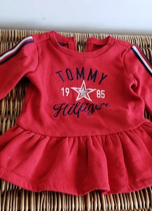 Pull tommy hilfiger 3 ans, marke: Tommy Hilfiger, zustand: Sehr gut, größe: 24–36 Monate / 92, 25,00 €, 26,95 € inklusive Vinted-Käuferschutz