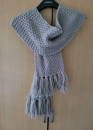 Belle écharpe en maille ajourée à frange à 10€ en parfait état, marque: Boutique indépendante, état: Très bon état, 10,00 €, 11,20 € Protection acheteurs incluse
