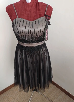 Abito nero corto elegante tg 44, condizioni: Nuovo con cartellino, taglia: L / IT 44 / EU 40, €35.00, €37.45 include la Protezione acquisti