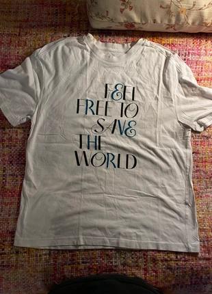 maglia feel free to save the world, brand: United Colors of Benetton, condizioni: Ottime, taglia: M / IT 42 / EU 38, €5.00, €5.95 include la Protezione acquisti