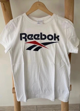 T-shirt blanc Reebok, brand: Reebok, condizioni: Nuovo senza cartellino, taglia: S / IT 40 / EU 36, €4.00, €4.90 include la Protezione acquisti