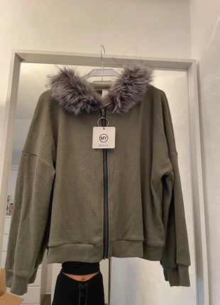Chaqueta verde con capucha de pelo, marca: Local, estado: Nuevo con etiquetas, tamaño: M / 38 / 10, 9,99 €, 11,19 € Protección al comprador incluida