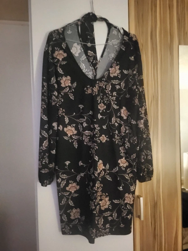 Robe à fleurs mi longue