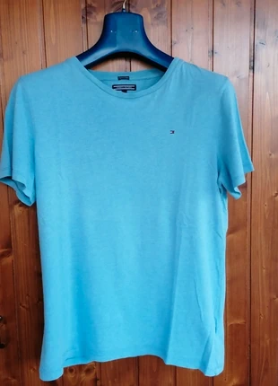 T-schert Tommy Hilfiger tg 176 celeste , marke: Tommy Hilfiger, zustand: Gut, größe: M, 10,00 €, 11,20 € inklusive Vinted-Käuferschutz