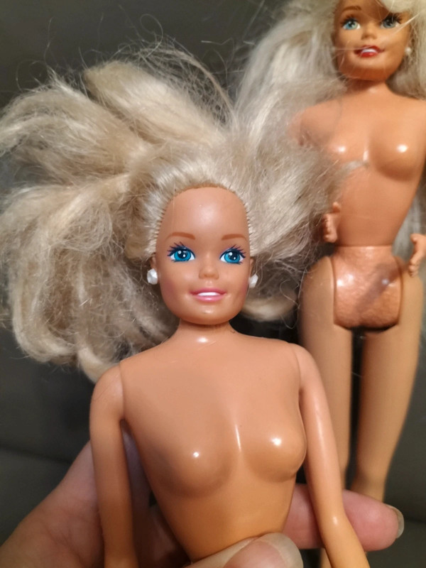 2 vintage tlc Barbie's