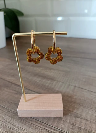 Boucles d'oreilles anneaux doré et pampilles fleurs jaunes, marca: Luniv'R by Caro, estado: Nuevo con etiquetas, 12,00 €, 13,30 € Protección al comprador incluida