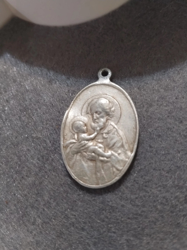 Made in Italy St Joseph/Jesus pendant the back reads St Joseph pray for us 1