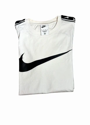 T-shirt Nike blanc logo noir, brand: Nike, condizioni: Ottime, taglia: XS, €5.00, €5.95 include la Protezione acquisti