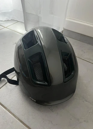 Casque vélo, marque: B'Twin, état: Très bon état, taille: Taille unique, 8,00 €, 9,10 € Protection acheteurs incluse