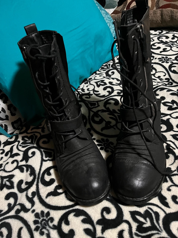 Women’s Black boots 2