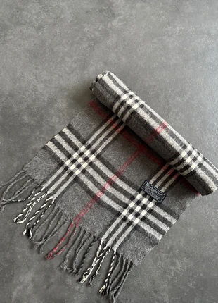 Écharpe burberry gris foncé femme originale 100% laine, marca: Burberry, estado: Muito bom, €24.00, €25.90 inclui Proteção do Comprador