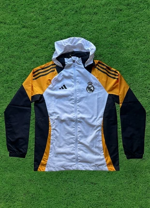 Chaqueta Real Madrid blanca y dorada | Estilo moderno con capucha, marque: Real, état: Neuf avec étiquette, taille: L, 35,00 €, 37,45 € Protection acheteurs incluse