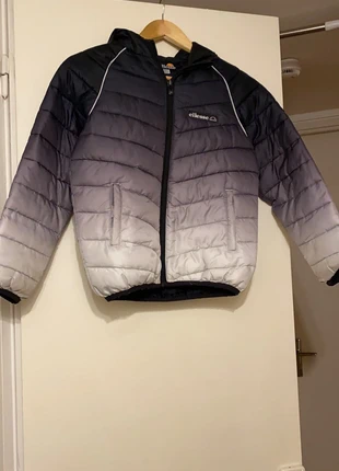 Doudoune Ellesse, marke: Ellesse, zustand: Zufriedenstellend, größe: 9 Jahre / 134, 10,00 €, 11,20 € inklusive Vinted-Käuferschutz