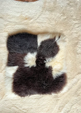 Schapenvacht kleedje kattenmand of stoel, marque: lindian, état: Neuf avec étiquette, taille: 40 x 40 cm, 19,95 €, 21,65 € Protection acheteurs incluse