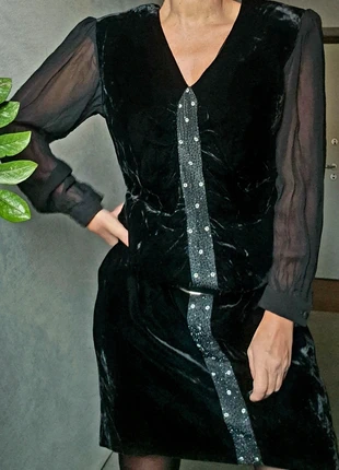 Abito vintage anni ’80 in velluto nero con maniche chiffon, brand: Vintage, condizioni: Ottime, taglia: L / IT 44 / EU 40, €15.00, €16.45 include la Protezione acquisti