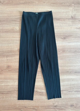 Pleats please Issey Miyake pants black, merk: Pleats Please Issey Miyake, staat: Heel goed, maat: S / 36 / 8, € 175,00, € 184,45 inclusief Kopersbescherming