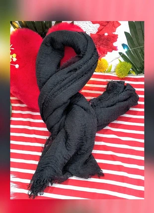 Bufanda grande negra lisa, marque: scharpe, état: Neuf sans étiquette, 8,00 €, 9,10 € Protection acheteurs incluse