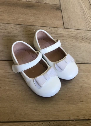 Witte schoenen kids, staat: Heel goed, maat: 24, € 12,00, € 13,30 inclusief Kopersbescherming