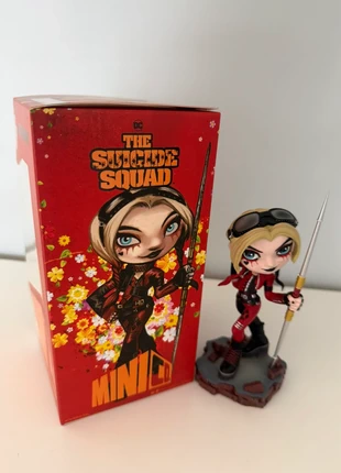 Minico Harley Quinn Sucide Squad, merk: Iron Studios, staat: Heel goed, maat: 14 jaar / 164 cm, € 23,00, € 24,85 inclusief Kopersbescherming